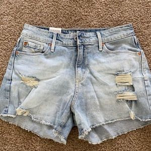 New women’s Levi’s Denizen shorts size 4